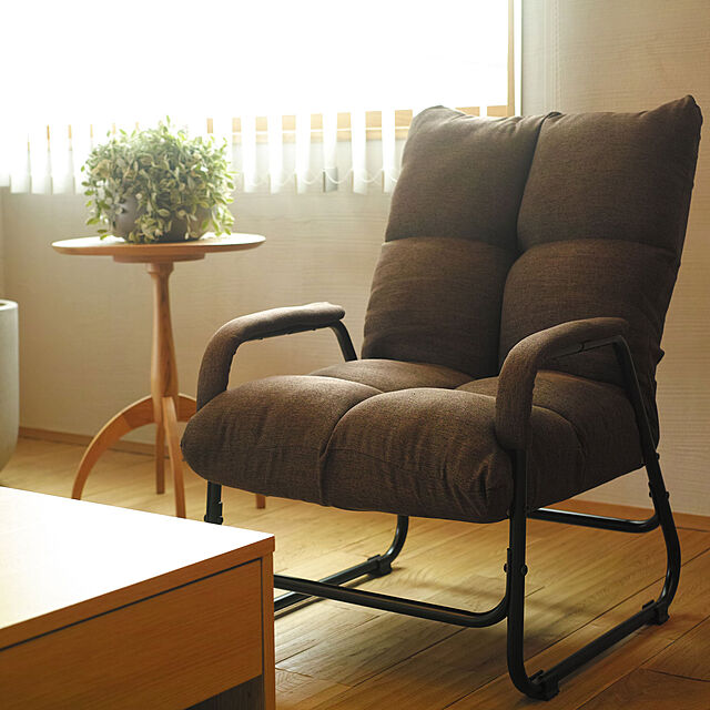 SouthOrangeのWill-Limited.-折りたたみ 5段階 リクライニング 高座椅子 ARMA (アルマ) ファブリック アームチェア 一人掛け ソファ 1人用 チェア 肘掛け付きの家具・インテリア写真