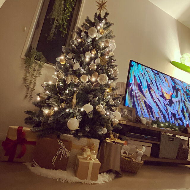 nanccccyの-クリスマスツリー 雪化粧 オーナメント＆ライト付 LEDライト 収納袋 収納ケース 収納 白 雪 クリスマス ツリー ツリーセット ライト オーナメント オーナメントセット 120cm 150cm 180cm スリム おしゃれ 北欧 スノーの家具・インテリア写真