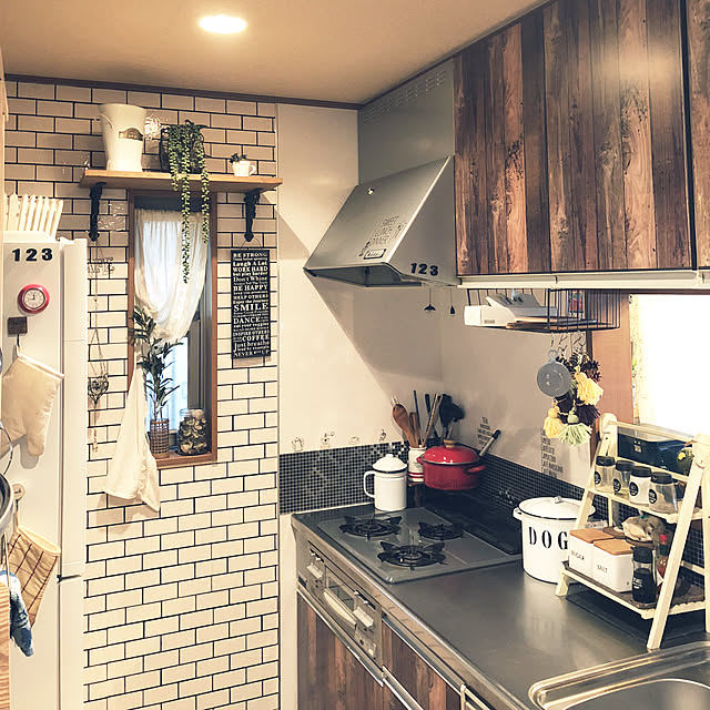 tenmaruの-KITCHEN CLOCK REDの家具・インテリア写真