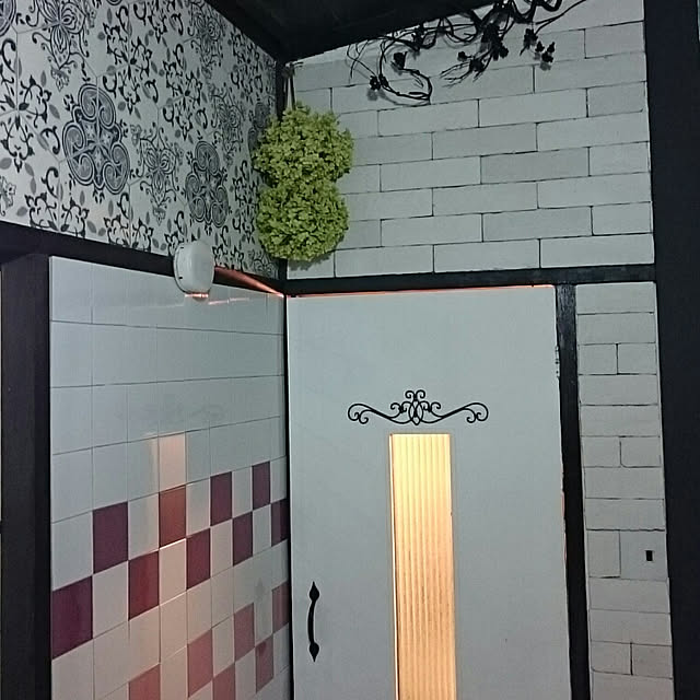 mademoisellenoaの-【メール便OK】 ブラックに近いブラウンのペンキ《水性塗料》つや消し[イマジンウォールペイント(パウチ カラーサンプル)Imagine Wall Paint]1個￥77【メール便OK】の家具・インテリア写真