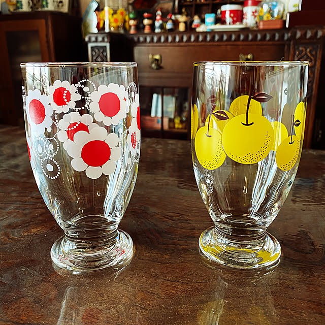 写真付きレビュー アデリアレトロ 台付きグラス 335ml 日本製 箱入り レトロ グラス 昭和レトロ グラス ガラス コップ タンブラー 足付きグラス 花柄プリント クリームソーダ ポップ おしゃれ かわいい パフェ プレゼント ギフト 誕生日 Kt193の通販商品 口コミ情報