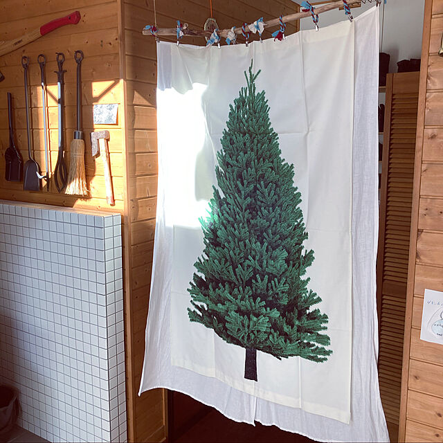 quatre-treeの-クリスマスツリータペストリー ＆ LEDイルミネーションライト 2点セットの家具・インテリア写真
