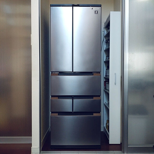 kuroのシャープ-SHARP SJ-MF46H-H ダークメタル 冷蔵庫 (457L・フレンチドア)の家具・インテリア写真