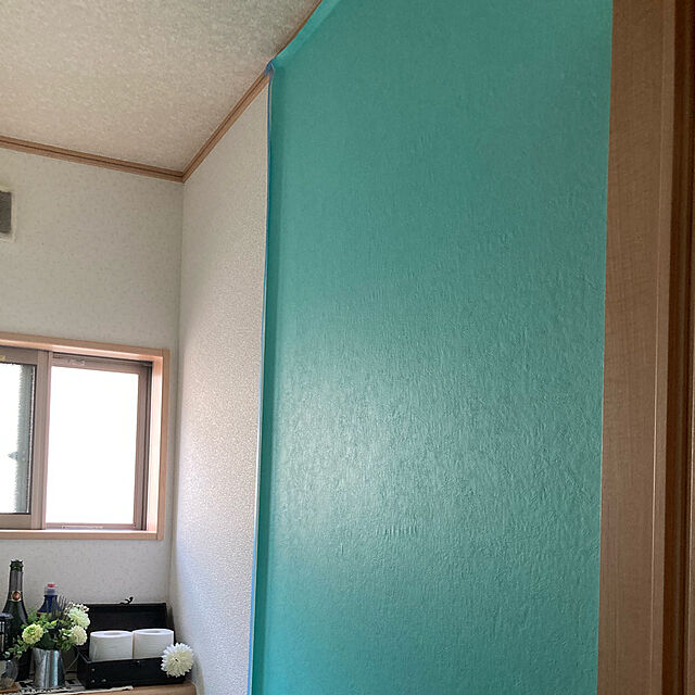 Saiiiの-壁紙 張り替え 生のり付き 水色 西海岸 ブルー クロス 無地 おしゃれ ネイビー ミントグリーン カリフォルニア 壁紙の上から貼れるの家具・インテリア写真