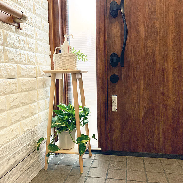yukarimamaの-花台 フラワースタンド 木製 天然木 サイドテーブル コンパクト おしゃれ シンプル 四角 スクエア デザイン ミニテーブル ディスプレイスタンド ディスプレー 台 鉢置き 鉢スタンド ナチュラルウッドの花台・ハイタイプの家具・インテリア写真