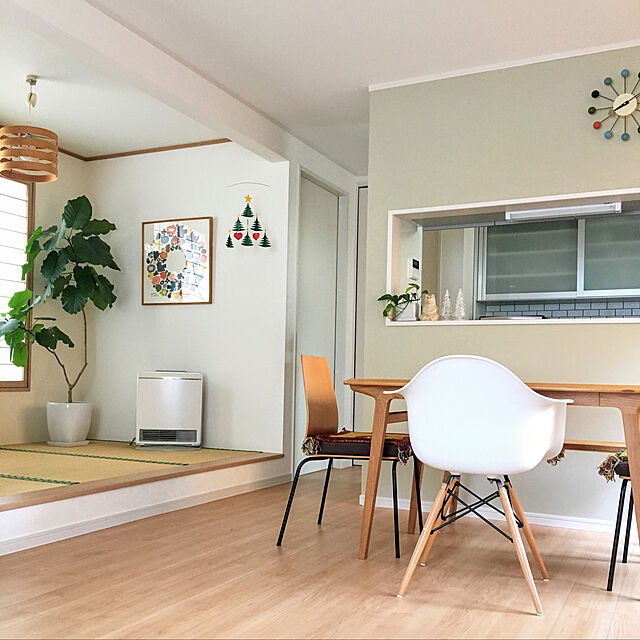 yorimichiの-壁紙の上に塗れるペンキ イマジン ウォールペイント (0.5L) マット 室内 水性塗料 白 壁・天井・屋内木部用 (約3〜3.5平米使用可能)ブリティッシュ ヴィンテージ ビンテージ レトロ アクセントカラーの家具・インテリア写真