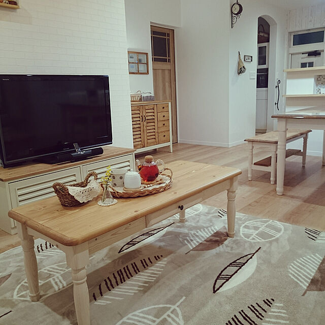 mariの-カントリー風パイン材のリビングテーブルの家具・インテリア写真
