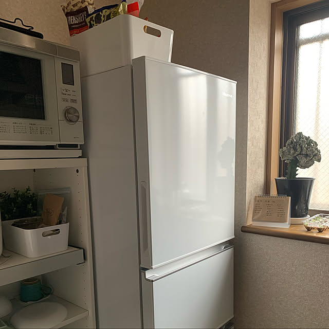 atsukoのハイセンスジャパン-ハイセンス 冷蔵庫 幅55.4cm 282L ホワイト HR-D2801W 3ドア 右開き 真ん中野菜室 自動霜取り スリムの家具・インテリア写真