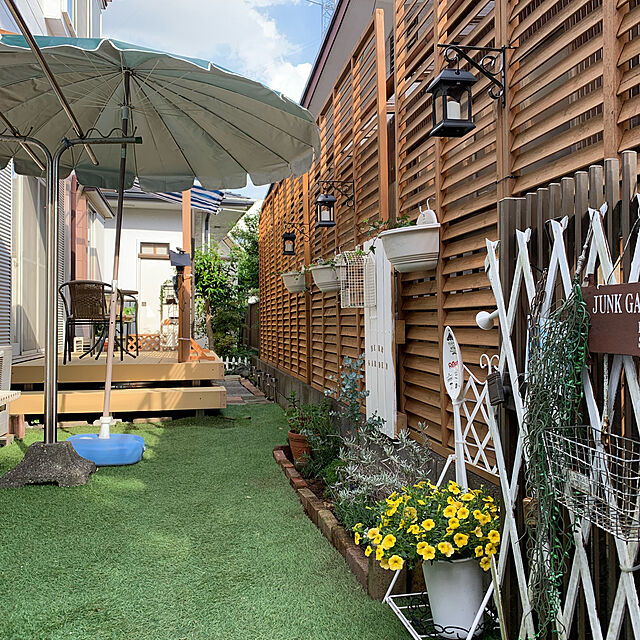 yukarimamaの谷村実業-リビングアウト(Living Out) ラタン調ガーデンテーブルセット 3点セット チェア2脚 ガラステーブル スタッキング可能 テラス ガーデンファニチャーの家具・インテリア写真