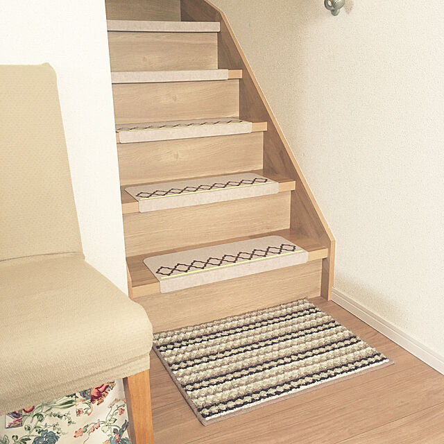 Hanamのサンコー-サンコー　おくだけ吸着　足元見やすい階段マット　ネット　LBE(ライトベージュ)　15枚入　KM-65の家具・インテリア写真
