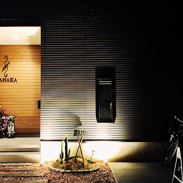 Has.RockUkeyのタカショー-タカショー ガーデンライト ひかりノベーション 壁のひかり 基本セット 2本 ブラック 屋外 間接照明 防水 鮮やかな光 プロ仕様 樹脂 LGL-LH02Pの家具・インテリア写真