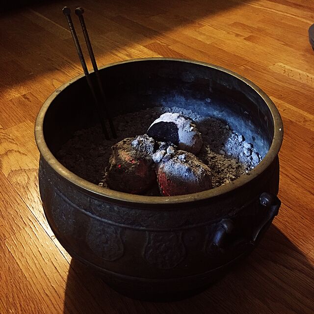 Villageの-島根 炭団（たどん）10kg 火鉢 囲炉裏 掘りこたつ 茶道 手あぶり ストーブの家具・インテリア写真