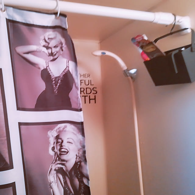 mahalo.ai93の-マリリン モンロー プリント シャワーカーテンの家具・インテリア写真