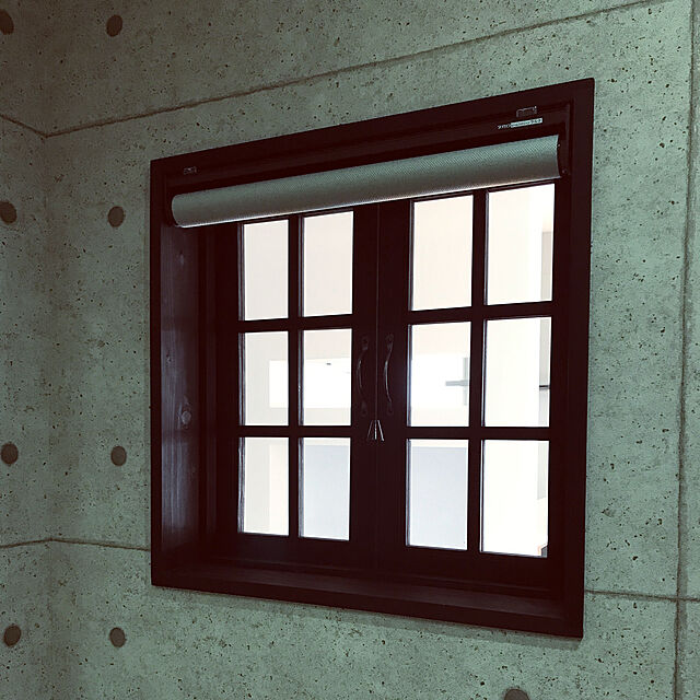 Ray_of_Lightの-室内窓 採光窓 チェッカーガラス 木製 ひのき 無塗装白木 60×15×60cm・厚み3cm マグネット仕様 両面桟・取っ手つき 北欧 オーダーメイドの家具・インテリア写真
