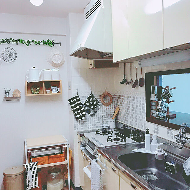 sakuraの-キッチンワゴン キャスター付 木製天板 タオルハンガー付 キッチン収納 可動式ラック 可動ワゴン 小物収納 キッチンカウンター 送料無料 送料込の家具・インテリア写真