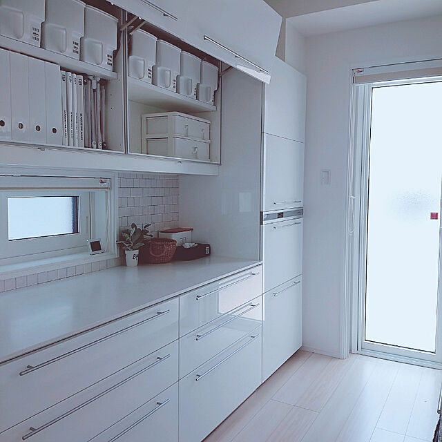 sanの-吊り戸棚 収納 ボックス 白 スリム F40105 【持ち手付き キッチンストッカー 高い場所での収納をラクに】airuimの家具・インテリア写真