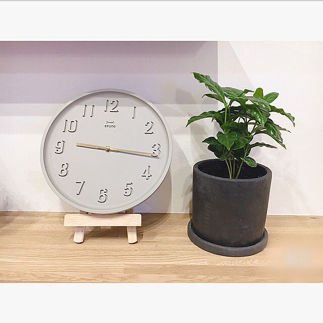 mogoのイデアインターナショナル-BRUNO ラウンドソリッドウォールクロック 掛け時計 掛時計 壁掛け時計 壁掛時計 おしゃれ ブルーノ イデアインターナショナル (グレージュ)の家具・インテリア写真