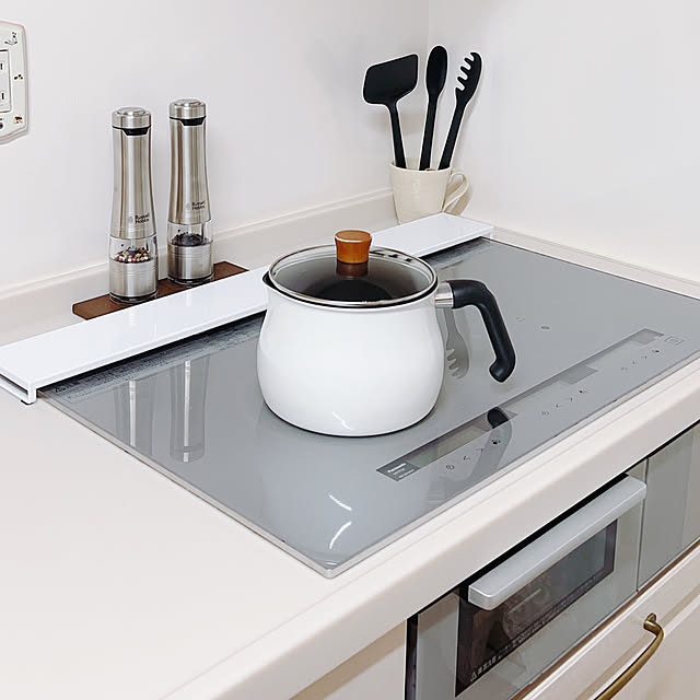 kuraの-電動ミル ソルト＆ペッパー ラッセルホブス【選べる特典】Russell Hobbs スパイスミル スタンド付き 単品 ペッパーミル ソルトミル おしゃれ 電動 ミル ペッパー ミル ワンプッシュ【ポイント10倍 送料無料】[ ラッセルホブス 電動ミル Salt & Pepper Mill ]の家具・インテリア写真