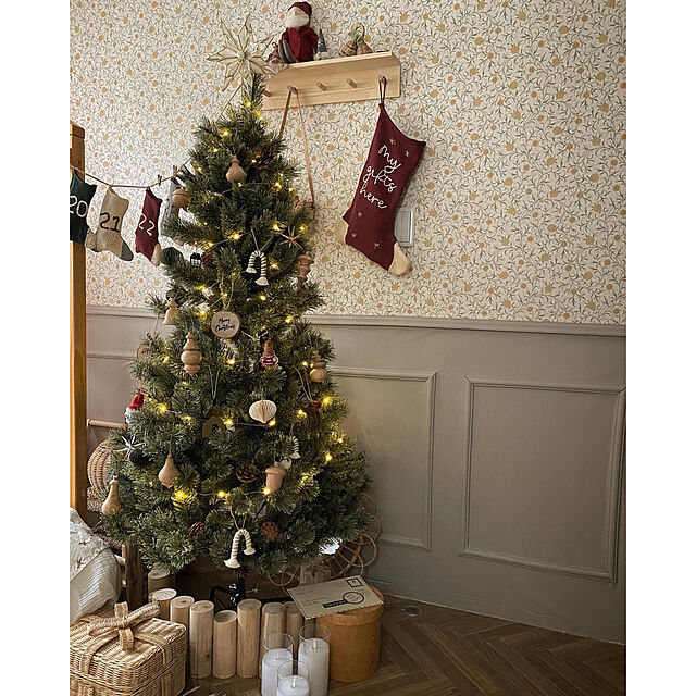 rurika_54の-クリスマスツリー 120cm 150cm 180cm 210cm ヌードツリー タイプツリー ツリー 松かさ 松ぼっくり 飾り付け イルミネーション クリスマス Xmas ヒンジ式 おしゃれ 北欧風 まるで本物 スリム 組み立て5分 散らからない 簡単組立 店舗用 FJ3895の家具・インテリア写真
