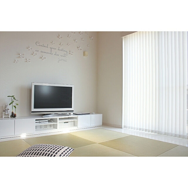 naoの-【送料無料】 ソニーインタラクティブエンタテインメント PlayStation 4 (プレイステーション4) グレイシャー・ホワイト 500GB [ゲーム機本体]CUH-1200AB02の家具・インテリア写真