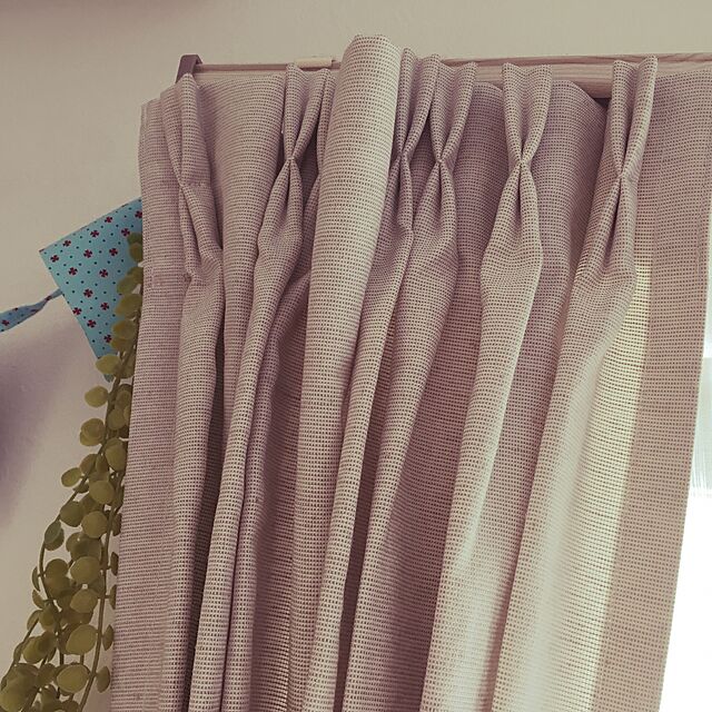 Yukkeの-カーテン 「ラスター」 無地 遮光なし/ デザインカーテン 北欧 ドレープカーテン ベージュ カーテンの家具・インテリア写真