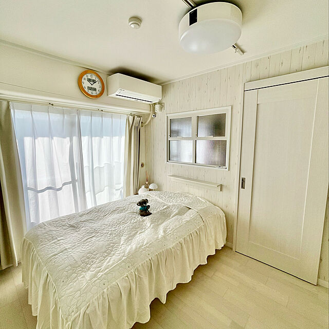 Kyokoの-ベッドスプレッド・フリル 1枚 セミダブル(幅130×長さ280×高さ45cm) ホテル仕様 刺繍フリル ベッドカバー 北欧 韓国インテリア 送料無料 あす楽 [R-SS]の家具・インテリア写真