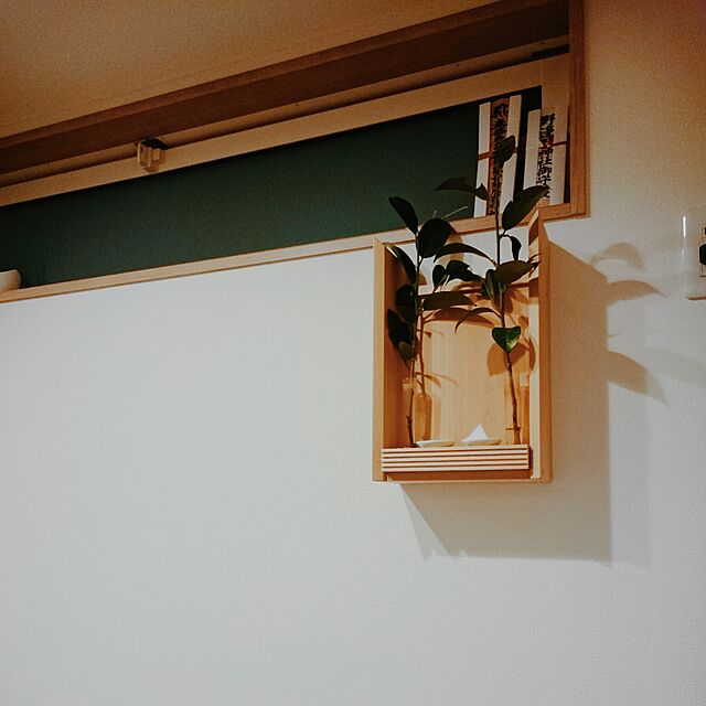 Hideyukiの日本インソール工業-日本インソール工業 雲 神棚 の 神具 雲板 天然 ヒノキ 日本製 15×13cm ( 貼ってはがせる 壁紙 安心 粘着ガム付き )の家具・インテリア写真