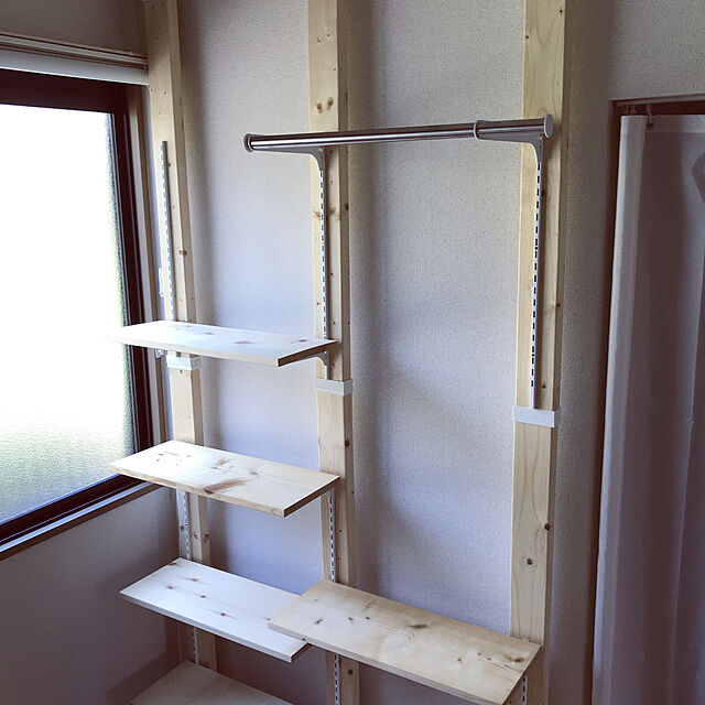 utsuwa_bookの-ロイヤル　棚柱　ASF-1W　900ミリ　ホワイト　チャンネルサポート　取付簡単の家具・インテリア写真