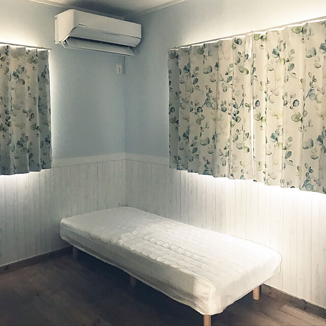 Sachikoのニトリ-遮光2級・遮熱・花粉キャッチカーテン(キャッチCボタニカ 100X110X2) の家具・インテリア写真