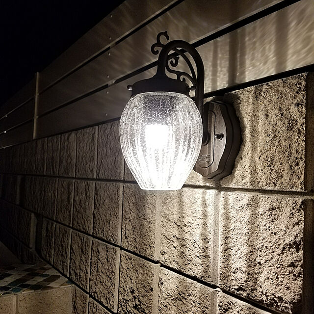 tentenのコイズミ照明-AU42400L 調光対応玄関灯 防雨型ブラケット LED（電球色） コイズミ照明(KAC) 照明器具の家具・インテリア写真