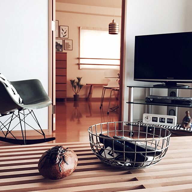 yurinの-◎MENU メニュー ノーム ワイヤーボウル[食卓テーブルを飾る北欧のデザインのボウル フルーツやお菓子入れ 小物入れやブレッドバスケットにおしゃれなワイヤーのかご・バスケット]の家具・インテリア写真