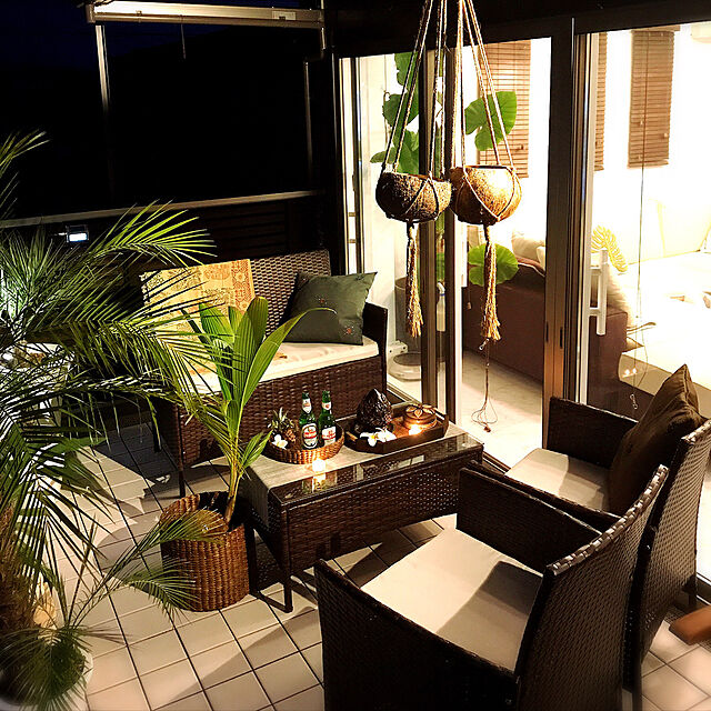 yukikoの-ガーデン テーブル ソファー チェア 4点セット 『ソーレ』 屋外 家具 ファニチャー おしゃれ ラタン調 庭 樹脂 カフェ ホテル リゾート グランピング ベランダ 高級 雨ざらしの家具・インテリア写真