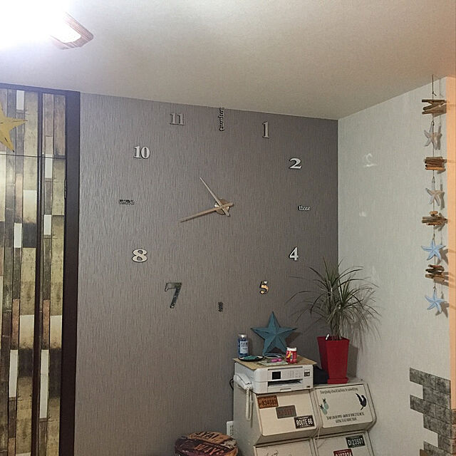 akiの-掛け時計 手作り DIY 壁時計 インテリア 室内　ウォールクロック ウォールステッカー ローマ数字と英語 時計を壁面に自由に設置できる　シンプル　の家具・インテリア写真