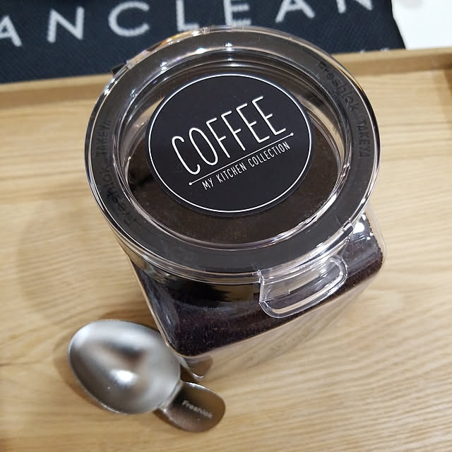 cocoa+のタケヤ化学工業-タケヤ フレッシュロック コーヒー ブラック【コーヒー用　ステンレス製計量スプーン付】1.1L 黒色 レギュラーコーヒーが約430g入ります。コーヒー キッチン 収納 キャニスター 高気密性 保存容器　FRESHLOK 日本製の家具・インテリア写真