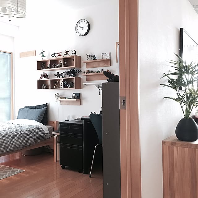 yurinの無印良品-壁に付けられる家具・３連ハンガー・タモ材／ブラウンの家具・インテリア写真