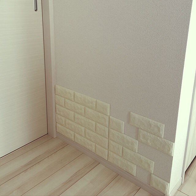 mi-choの-壁紙 レンガシート ブリックタイルシール レンガ シール のり付き おしゃれ (壁紙 張り替え) 立体 クッション リメイクシート ホワイト 白の家具・インテリア写真