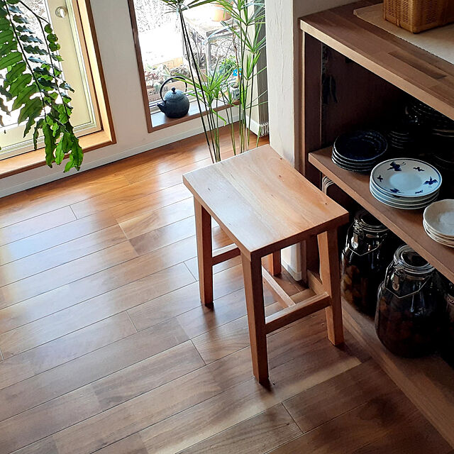 hana-のKUROSHIO-ウッドスツール　天然木　マホガニー　カバン置き　玄関ベンチの家具・インテリア写真