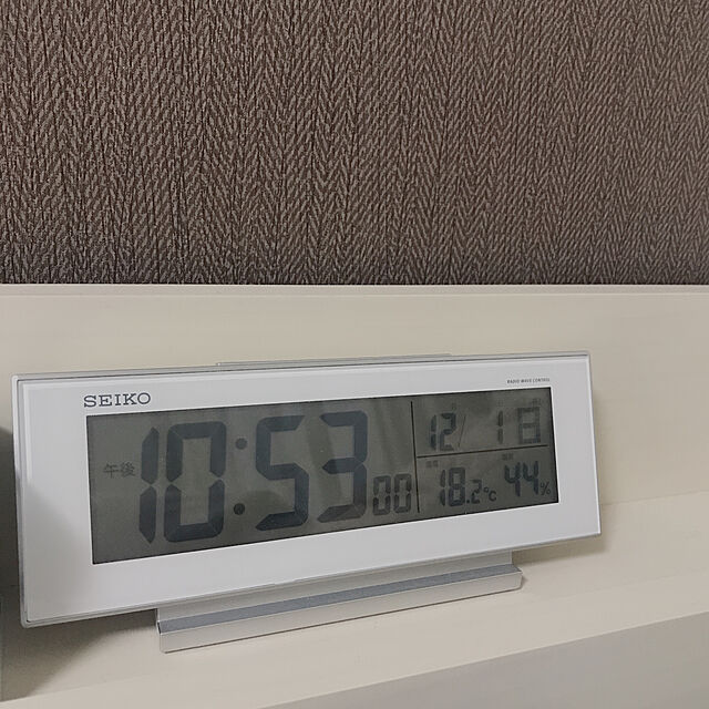 お気に入り セイコー クロック 目覚まし時計 ハイブリッドソーラー 電波 デジタル カレンダー 温度 表示 白 パール SQ766W SEIKO  おしゃれ 便利