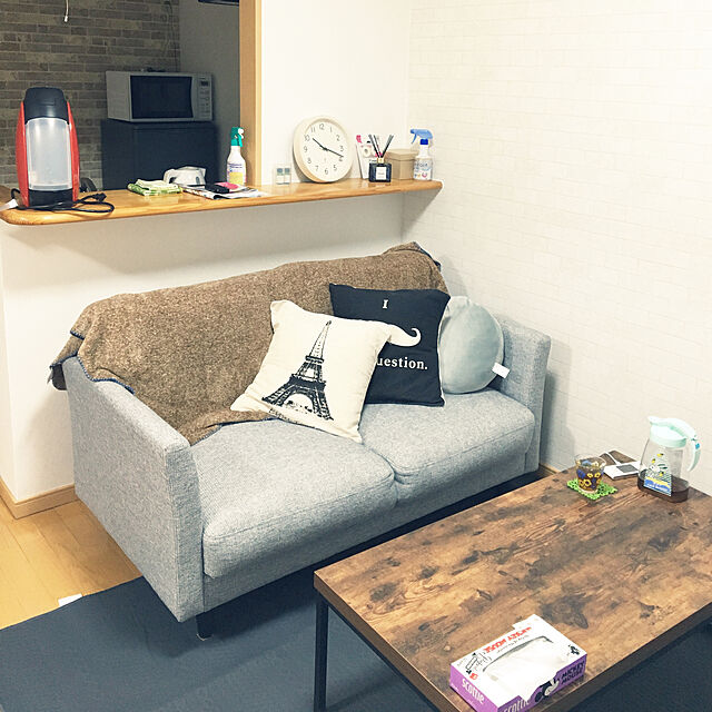 asuのニトリ-2人用布張りソファ(ローエン2 クッション付き LGY) の家具・インテリア写真