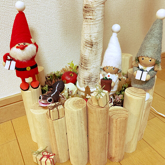 mikanのNORDIKA nisse-【正規品】NORDIKA nisse ノルディカ ニッセ クリスマス 木製人形（プレゼントを持ったサンタ／レッド／NRD120063) 【北欧雑貨】の家具・インテリア写真