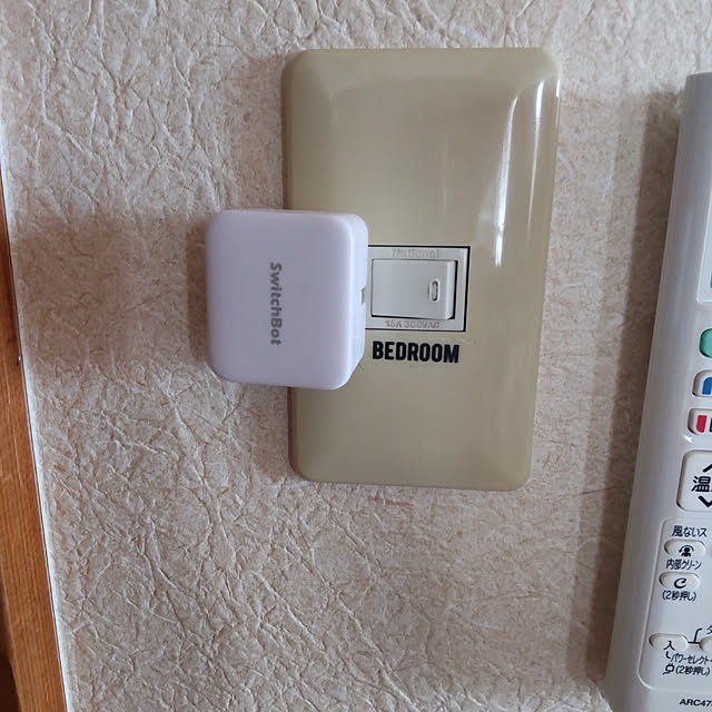 shiawaseの-SwitchBot ワイヤレススイッチロボット 壁電気スイッチ操作 アプリ連携 ホワイト 400-RC005W サンワサプライの家具・インテリア写真
