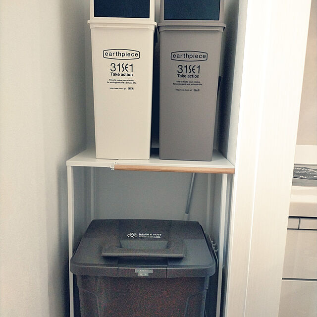 SACHIのtower-伸縮 ゴミ箱上ラック タワーの家具・インテリア写真