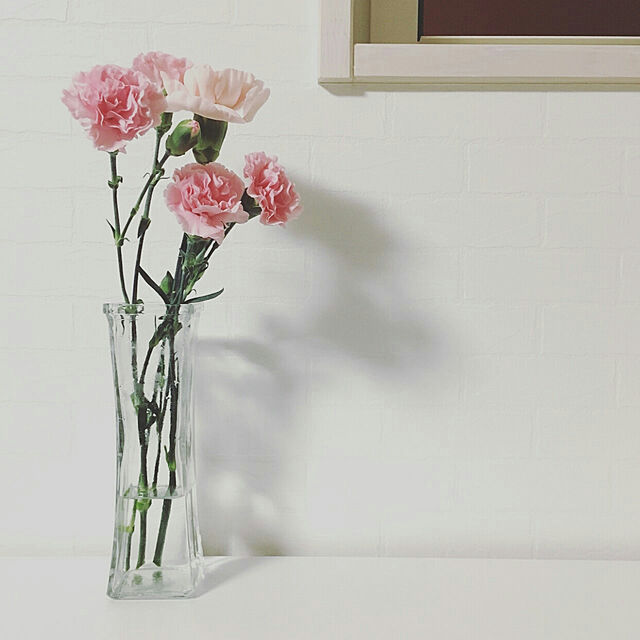 sachi3の-フラワーグラス　ねじれ角型　高さ20cm 花瓶　ガラス フラワーベース ガラスベース オシャレ　おしゃれ 花器 造花 シンプル ねじれデザイン ガーデン インテリアの家具・インテリア写真