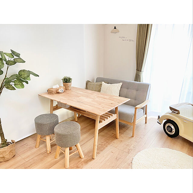 n.home1106の不二貿易-不二貿易(Fujiboeki) ダイニングテーブル 4人用 幅120×奥行70×高さ66cm ナチュラル 収納 棚付き 角が丸い 天然木 ヘームル Natural Signature 37007の家具・インテリア写真