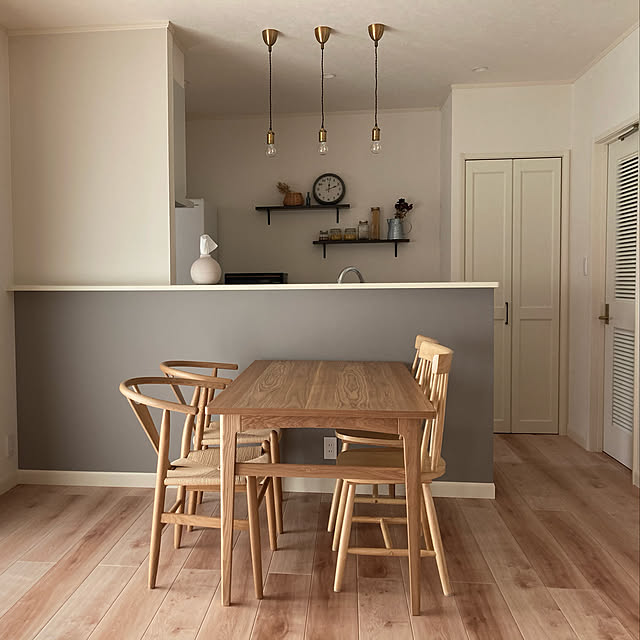 mikiの-同色2脚セット イギリスの伝統的デザイン ウィンザーチェアダイニングチェア 天然木 ウィンザーチェア コームバック ダイニング リビングチェア 木製 チェア イス 椅子 ダイニングチェアー チェアー セット 食卓 おしゃれ 英国 北欧の家具・インテリア写真