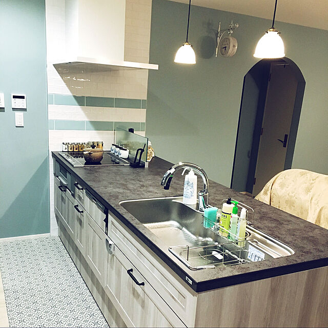 victorianのニトリ-お手入れ簡単 水拭きできる キッチン用クッションフロアマット ワイドサイズ(タイル BL 60X220) の家具・インテリア写真