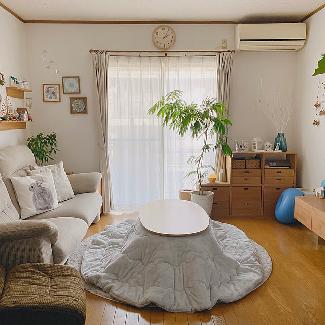 yukaのイケヒコ・コーポレーション-[Ikehiko Corporation] こたつ掛けふとん 4550317203787 パールグレー 約185×225cm楕円形の家具・インテリア写真