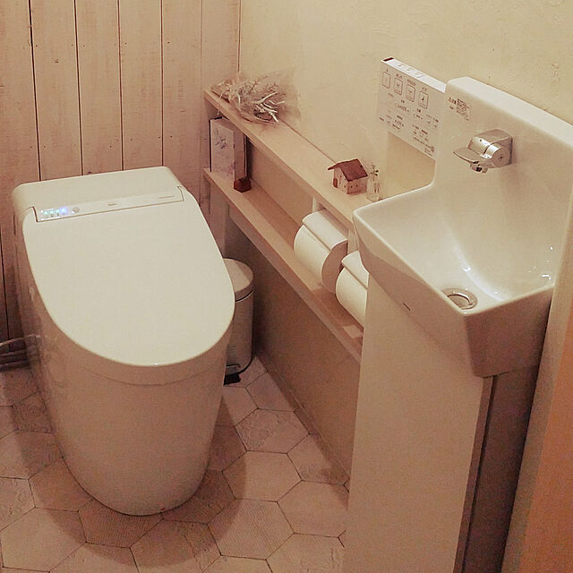ro_のTOTO-TOTO ネオレスト DH1 標準リモコン ホワイト CES9565R#NW1 (床排水心 200mm・隠ぺい給水)の家具・インテリア写真