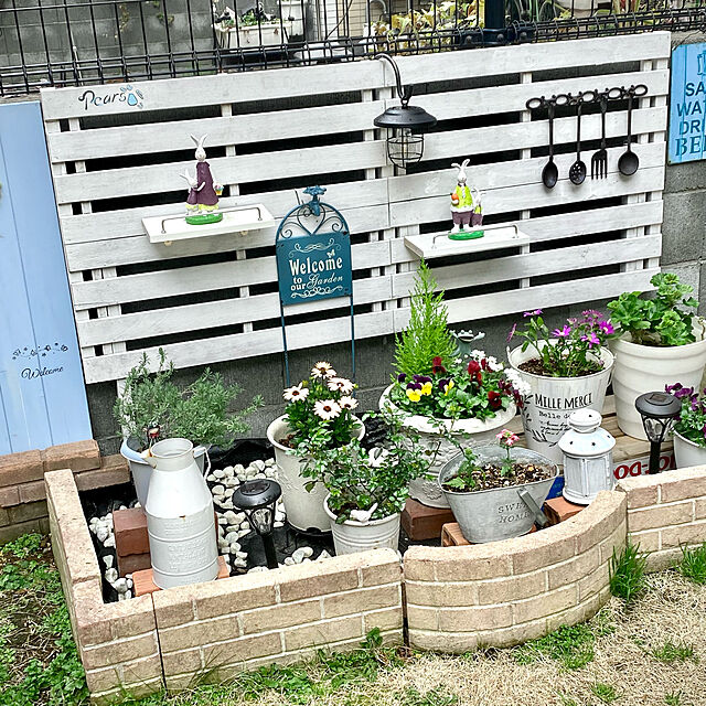 YuuKoのラタンハウス-ガーデン アイアンピック ブルー Welcome ガーデニング 雑貨 アンティーク風 蛇口 庭 花壇 玄関 お庭 ジャンク お出迎え おしゃれ ガーデンのポイントにの家具・インテリア写真