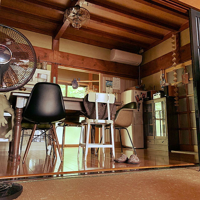 choroの-LYON ヴィンテージ スツール カーキ 背もたれ付きの家具・インテリア写真